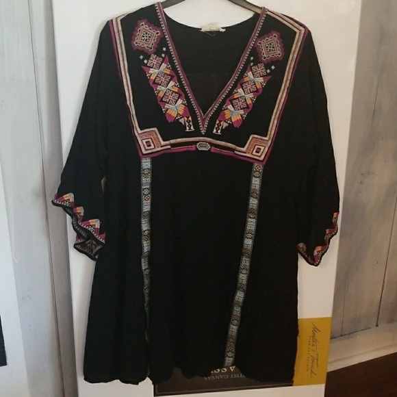 Entro Dresses & Skirts - Entro large tunic/dress black embroidery boho